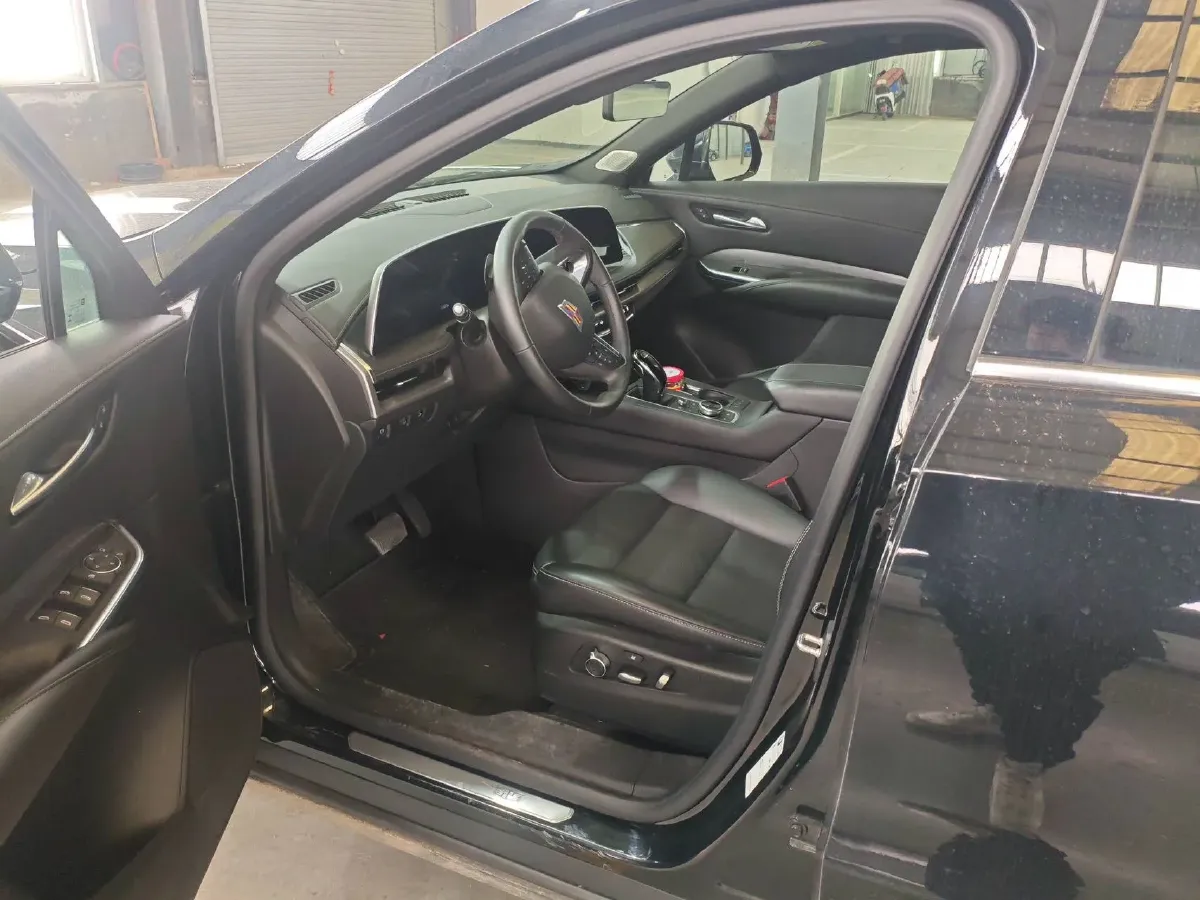2024 Cadillac XT4 2.0T 237HP L4 9AT,autocango,china used car exporter,china ev exporter,chinese used car exporter,chinese used ev exporter