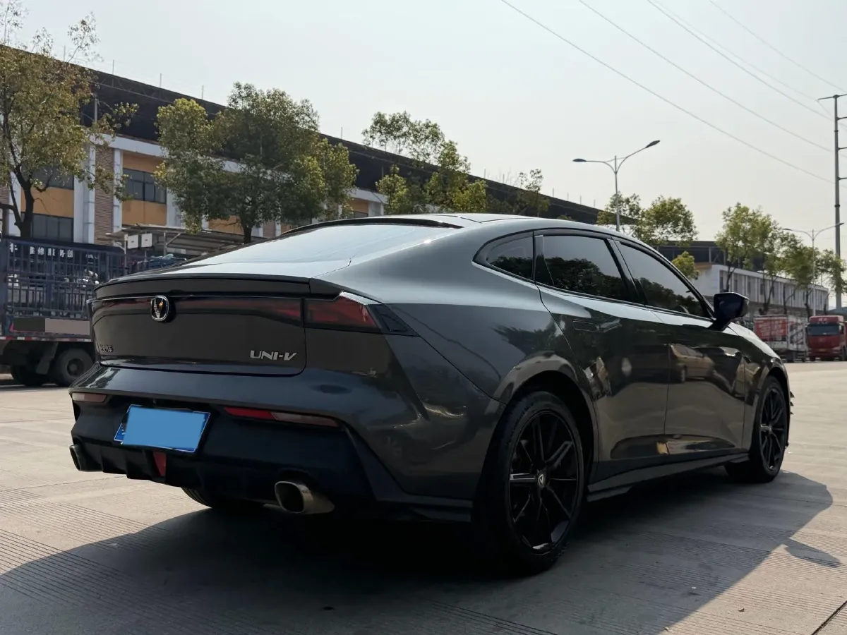 2022 ChangAn UNI-V 1.5T 188HP L4 7DCT,autocango,china used car exporter,china ev exporter,chinese used car exporter,chinese used ev exporter