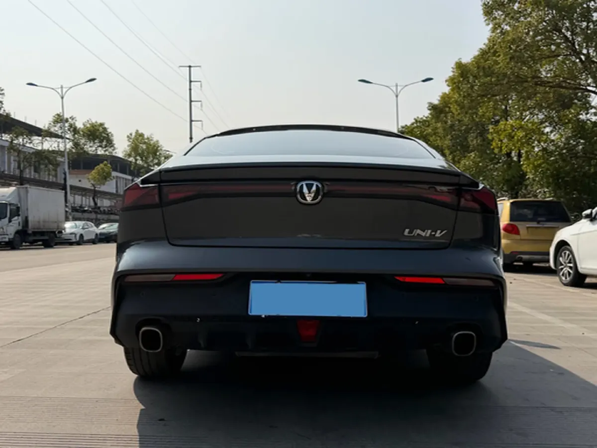 2022 ChangAn UNI-V 1.5T 188HP L4 7DCT,autocango,china used car exporter,china ev exporter,chinese used car exporter,chinese used ev exporter