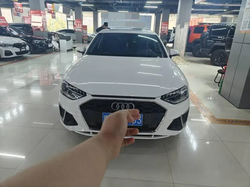 2024 Audi A4L 2.0T 190HP L4 7DCT,autocango,china used car exporter,china ev exporter,chinese used car exporter,chinese used ev exporter