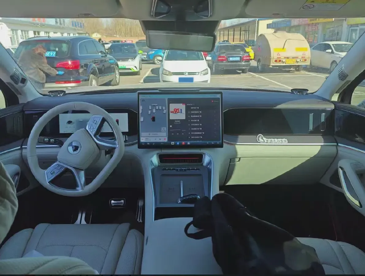 2025 Denza DenzaN9 2.0T 207HP L4 E-CVT PHEV,autocango,china used car exporter,china ev exporter,chinese used car exporter,chinese used ev exporter