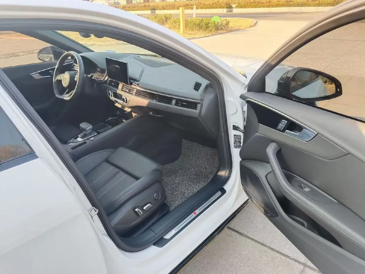 2024 Audi A4L 2.0T 190HP L4 7DCT,autocango,china used car exporter,china ev exporter,chinese used car exporter,chinese used ev exporter