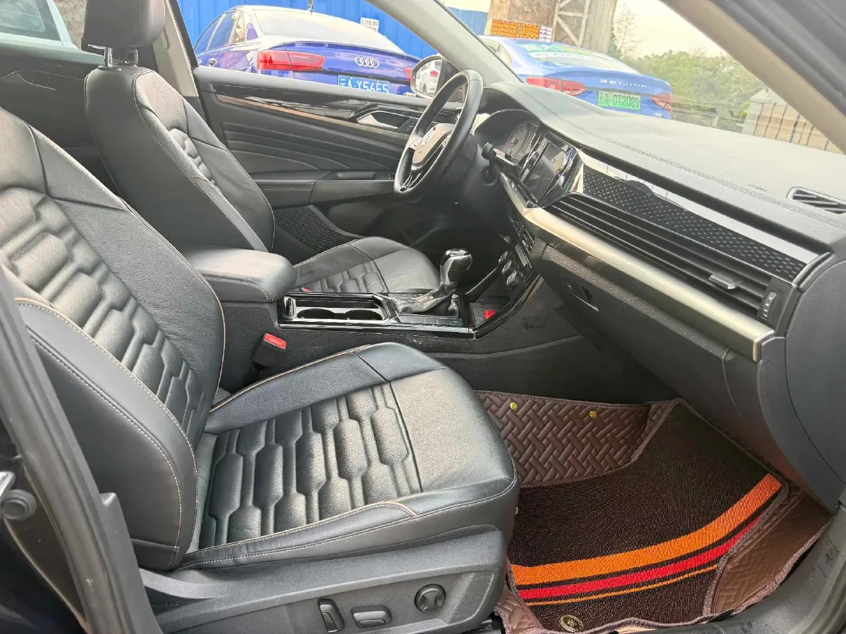 2019 Volvo V40 1.5T 152HP L4 6AT,autocango,china used car exporter,china ev exporter,chinese used car exporter,chinese used ev exporter