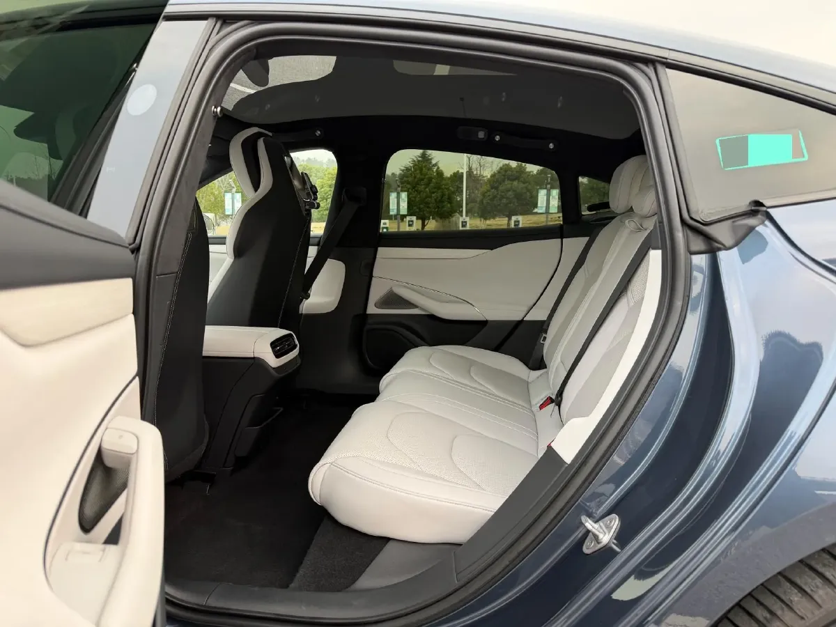 2024 MI SU7 BEV 101KWH,autocango,china used car exporter,china ev exporter,chinese used car exporter,chinese used ev exporter