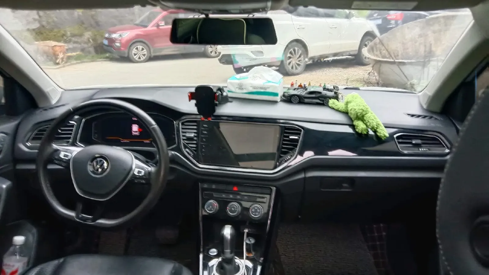 2022 Volkswagen T-Roc 1.4T 150HP L4 7DCT,autocango,china used car exporter,china ev exporter,chinese used car exporter,chinese used ev exporter