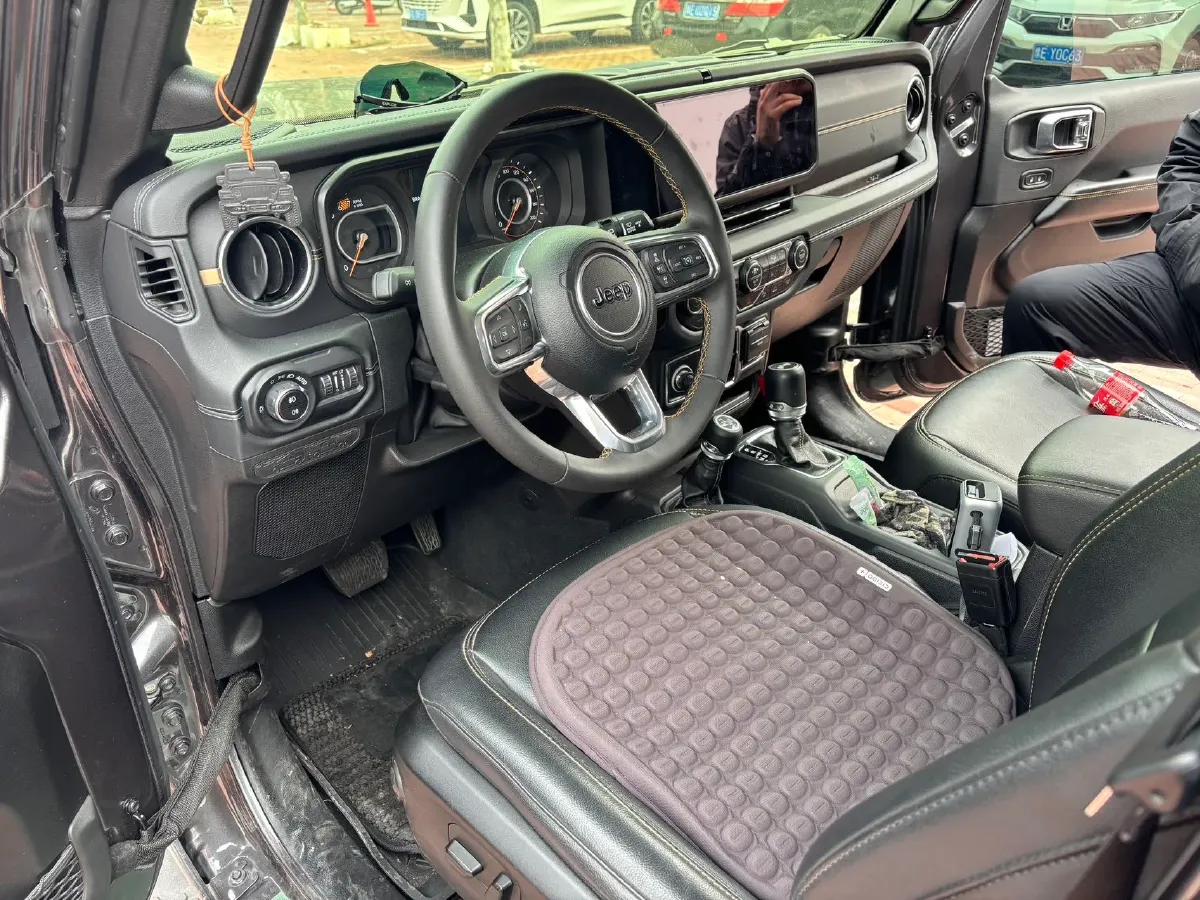 2024 Jeep Wrangler 2.0T 266HP L4 8AT,autocango,china used car exporter,china ev exporter,chinese used car exporter,chinese used ev exporter