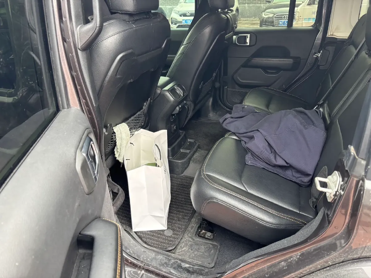 2024 Jeep Wrangler 2.0T 266HP L4 8AT,autocango,china used car exporter,china ev exporter,chinese used car exporter,chinese used ev exporter