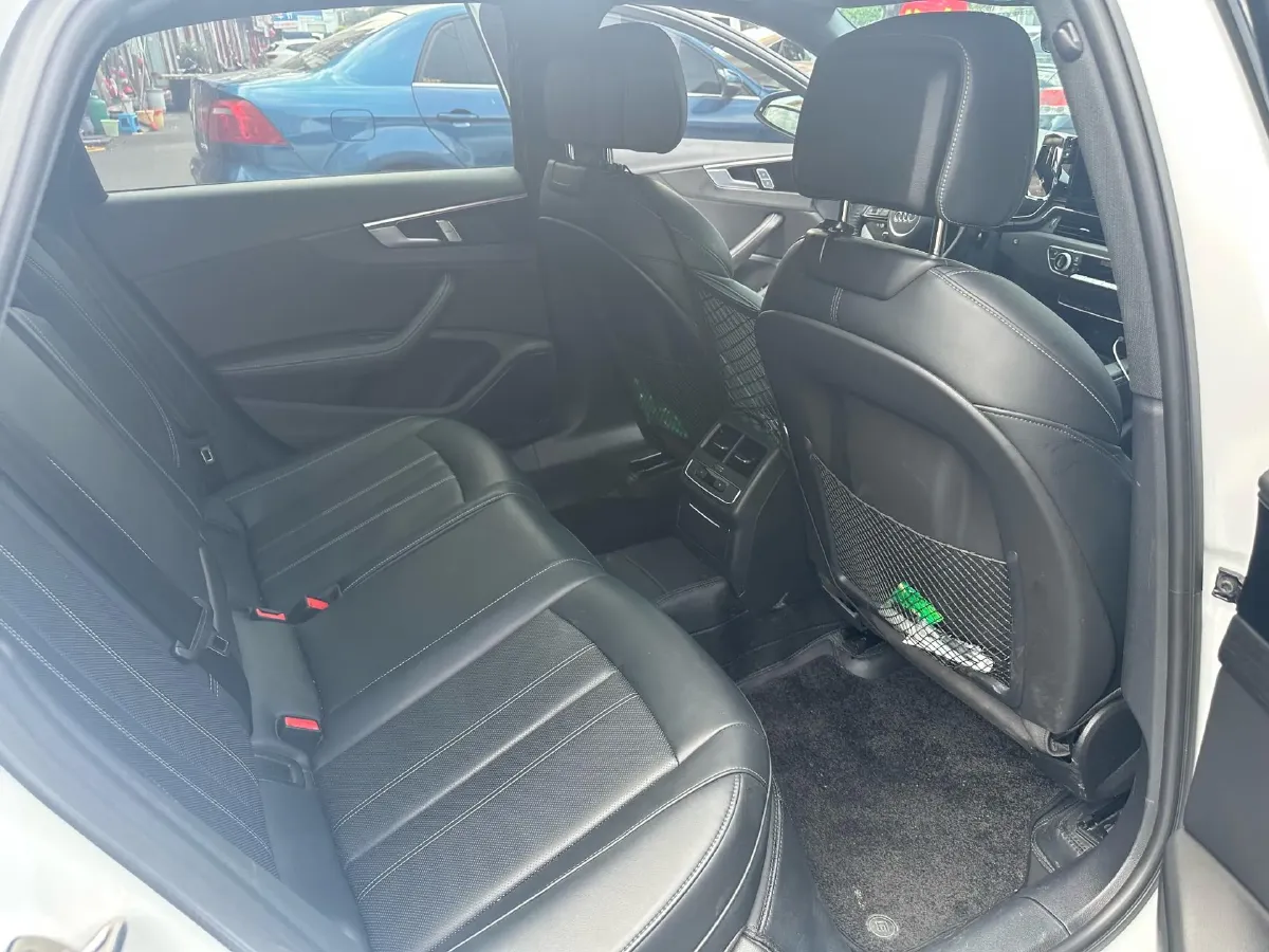 2024 Audi A4L 2.0T 190HP L4 7DCT,autocango,china used car exporter,china ev exporter,chinese used car exporter,chinese used ev exporter