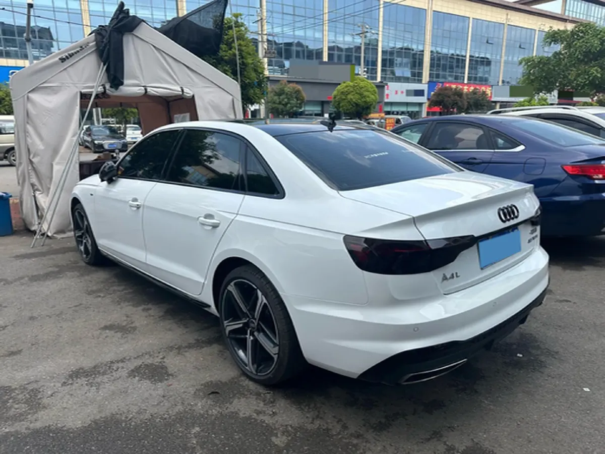 2024 Audi A4L 2.0T 190HP L4 7DCT,autocango,china used car exporter,china ev exporter,chinese used car exporter,chinese used ev exporter
