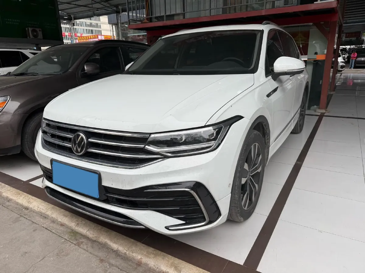 2024 Volkswagen Tiguan L 2.0T 186HP L4 7DCT,autocango,china used car exporter,china ev exporter,chinese used car exporter,chinese used ev exporter