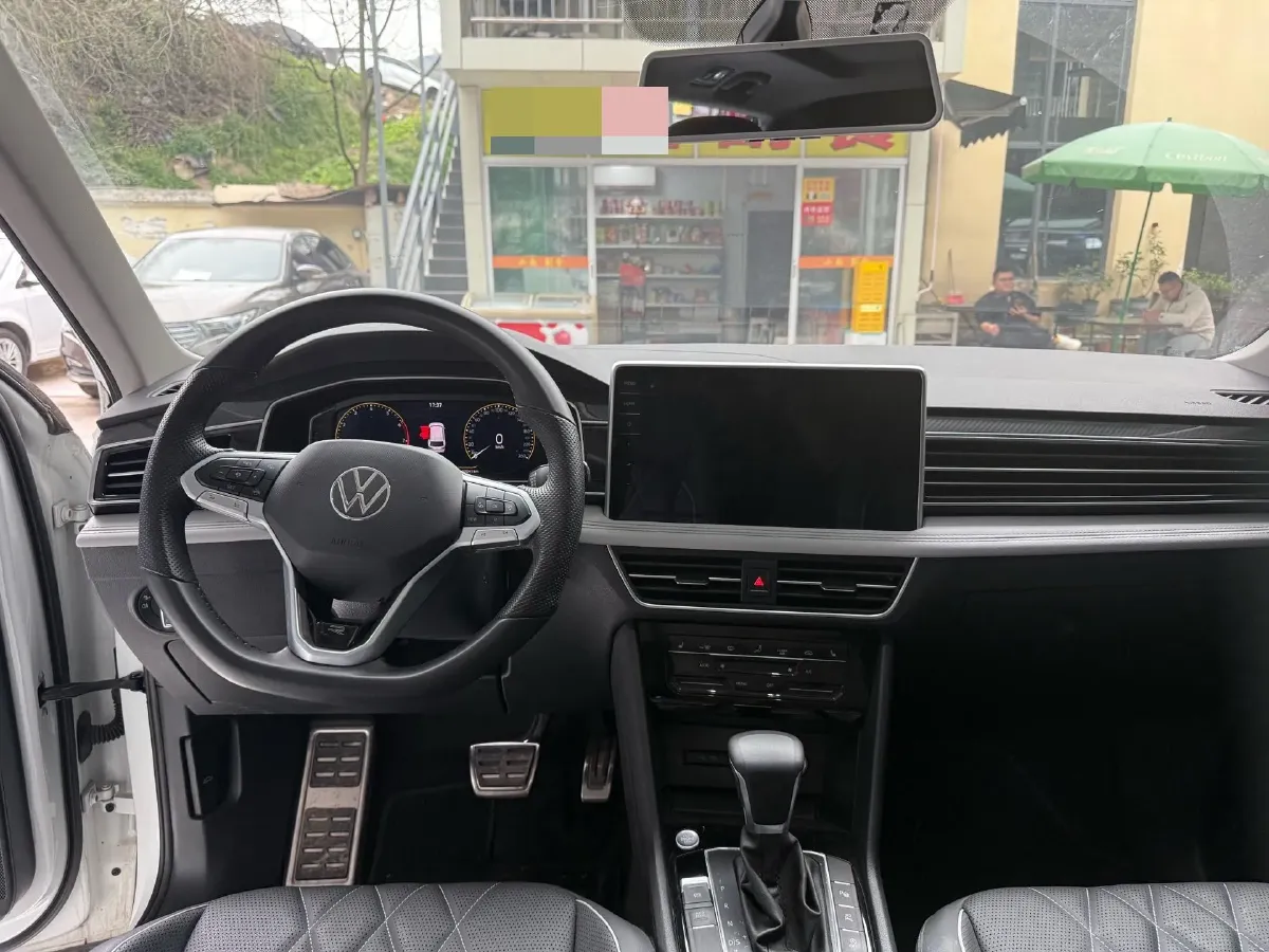 2024 Volkswagen Tiguan L 2.0T 186HP L4 7DCT,autocango,china used car exporter,china ev exporter,chinese used car exporter,chinese used ev exporter