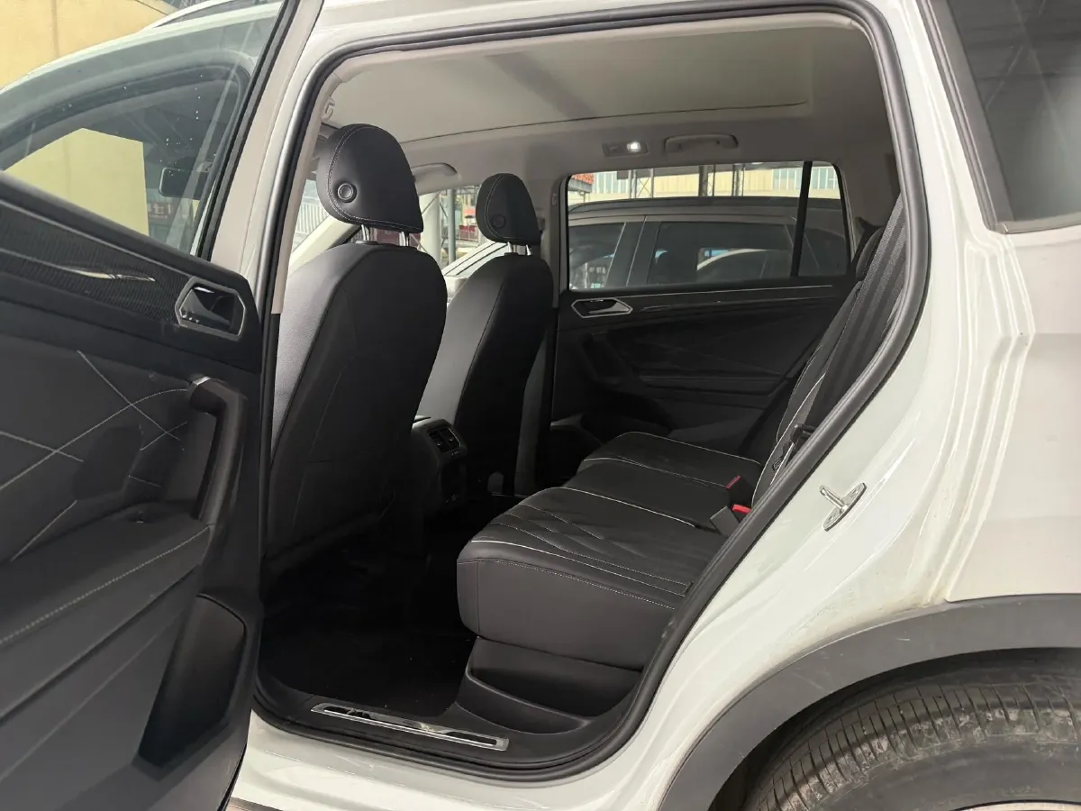 2024 Volkswagen Tiguan L 2.0T 186HP L4 7DCT,autocango,china used car exporter,china ev exporter,chinese used car exporter,chinese used ev exporter
