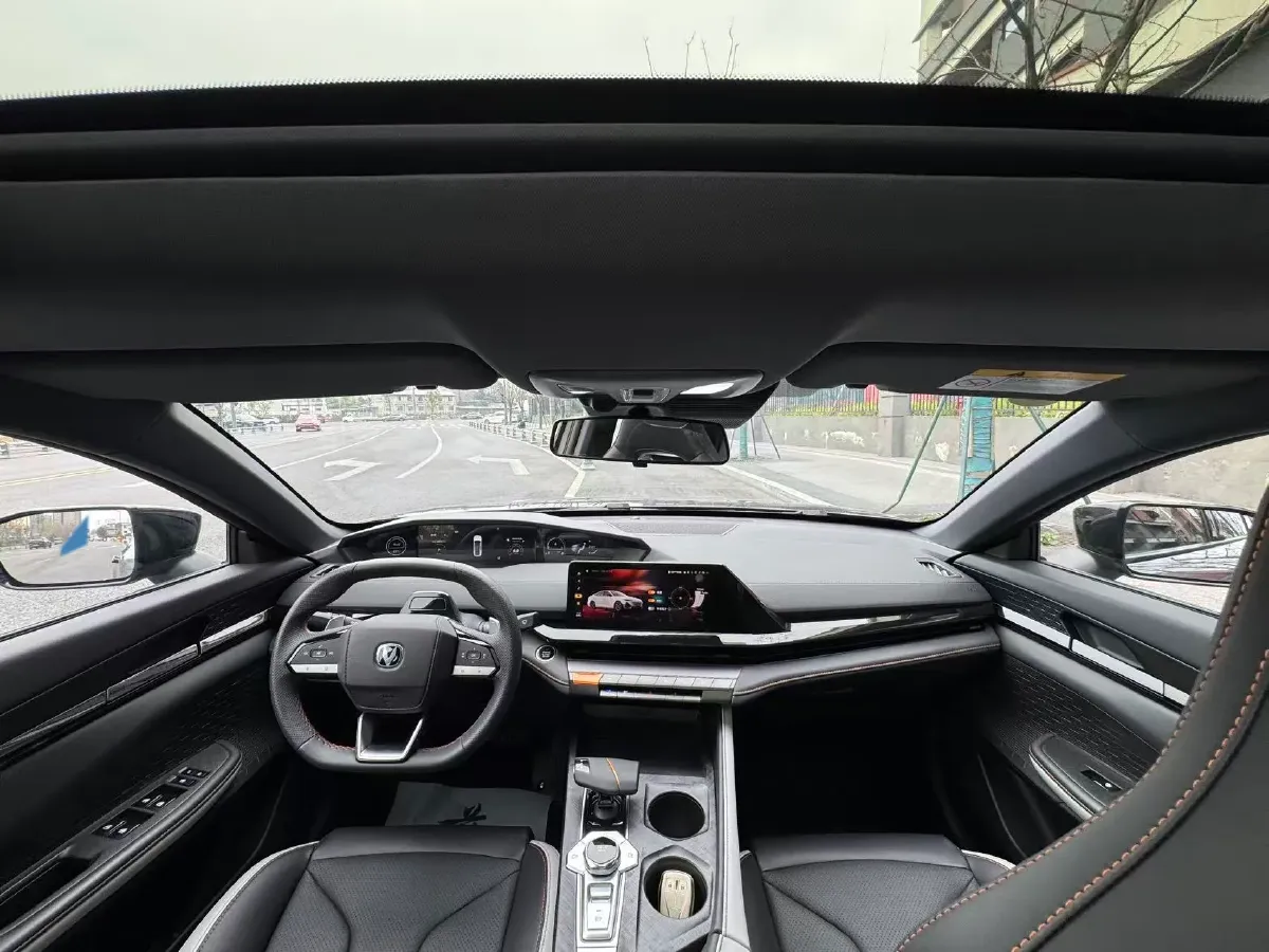 2023 ChangAn UNI-V 1.5T 188HP L4 7DCT,autocango,china used car exporter,china ev exporter,chinese used car exporter,chinese used ev exporter