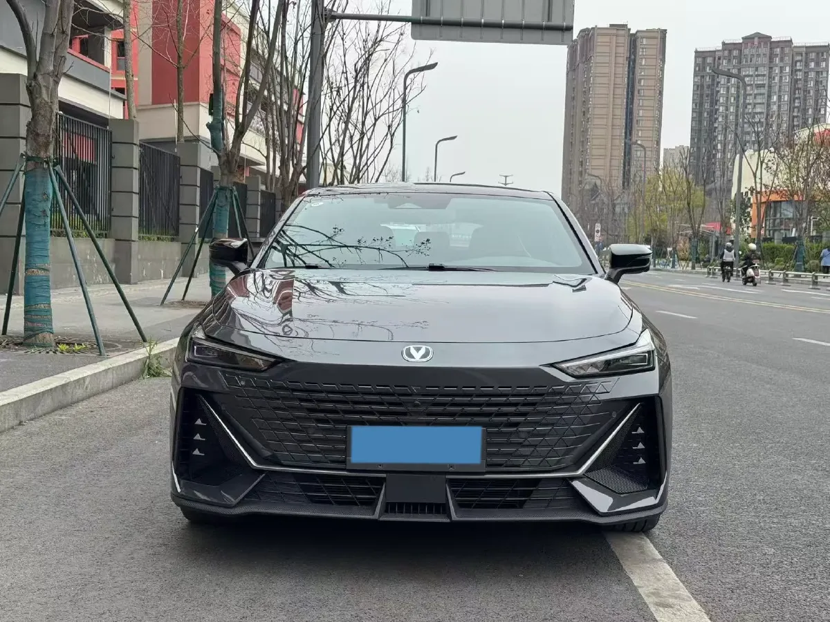 2023 ChangAn UNI-V 1.5T 188HP L4 7DCT,autocango,china used car exporter,china ev exporter,chinese used car exporter,chinese used ev exporter