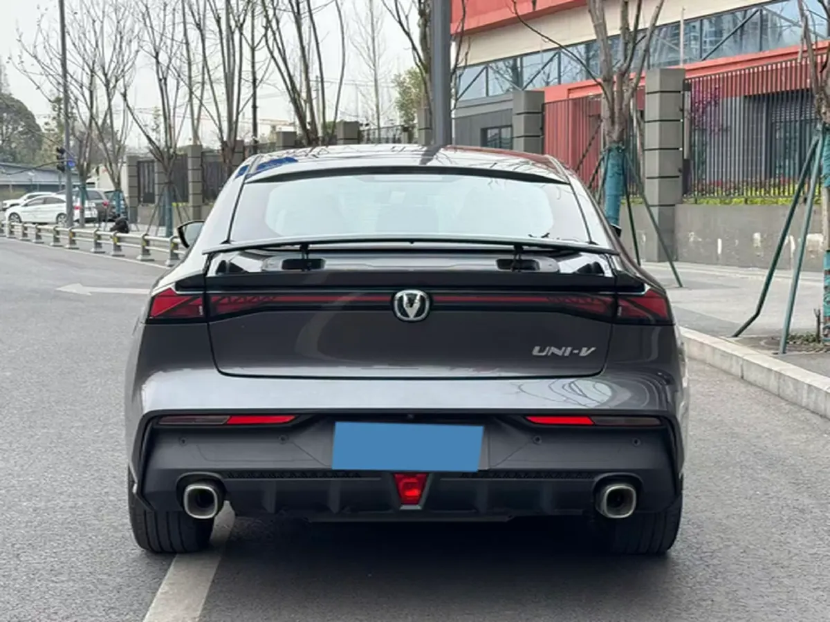 2023 ChangAn UNI-V 1.5T 188HP L4 7DCT,autocango,china used car exporter,china ev exporter,chinese used car exporter,chinese used ev exporter