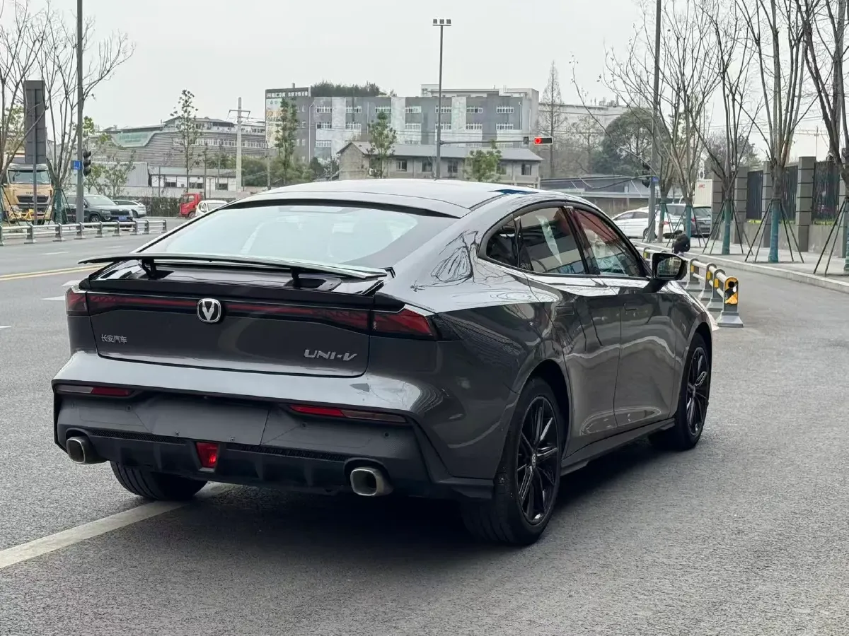 2023 ChangAn UNI-V 1.5T 188HP L4 7DCT,autocango,china used car exporter,china ev exporter,chinese used car exporter,chinese used ev exporter