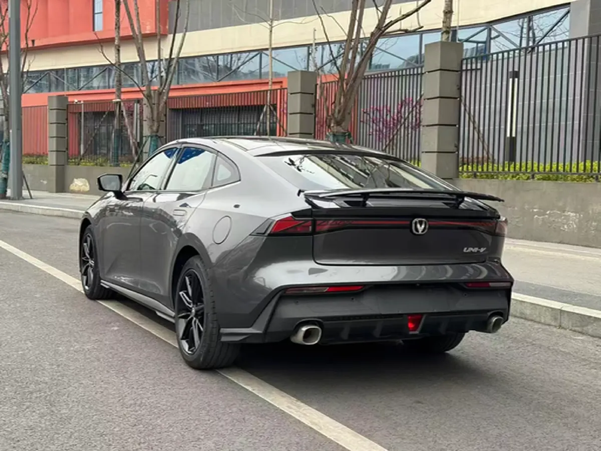 2023 ChangAn UNI-V 1.5T 188HP L4 7DCT,autocango,china used car exporter,china ev exporter,chinese used car exporter,chinese used ev exporter