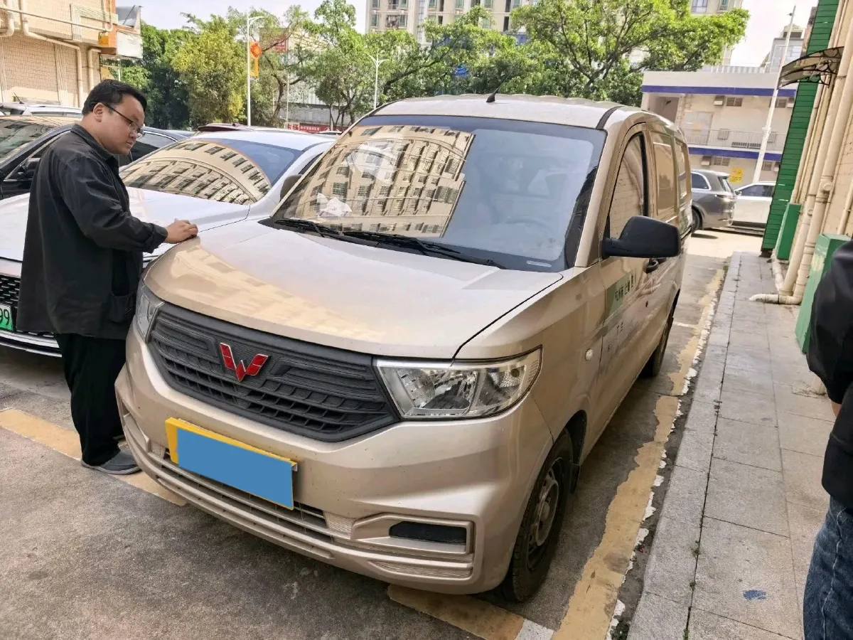 2019 WuLing HongGuang V 1.5L 99HP L4 6MT,autocango,china used car exporter,china ev exporter,chinese used car exporter,chinese used ev exporter