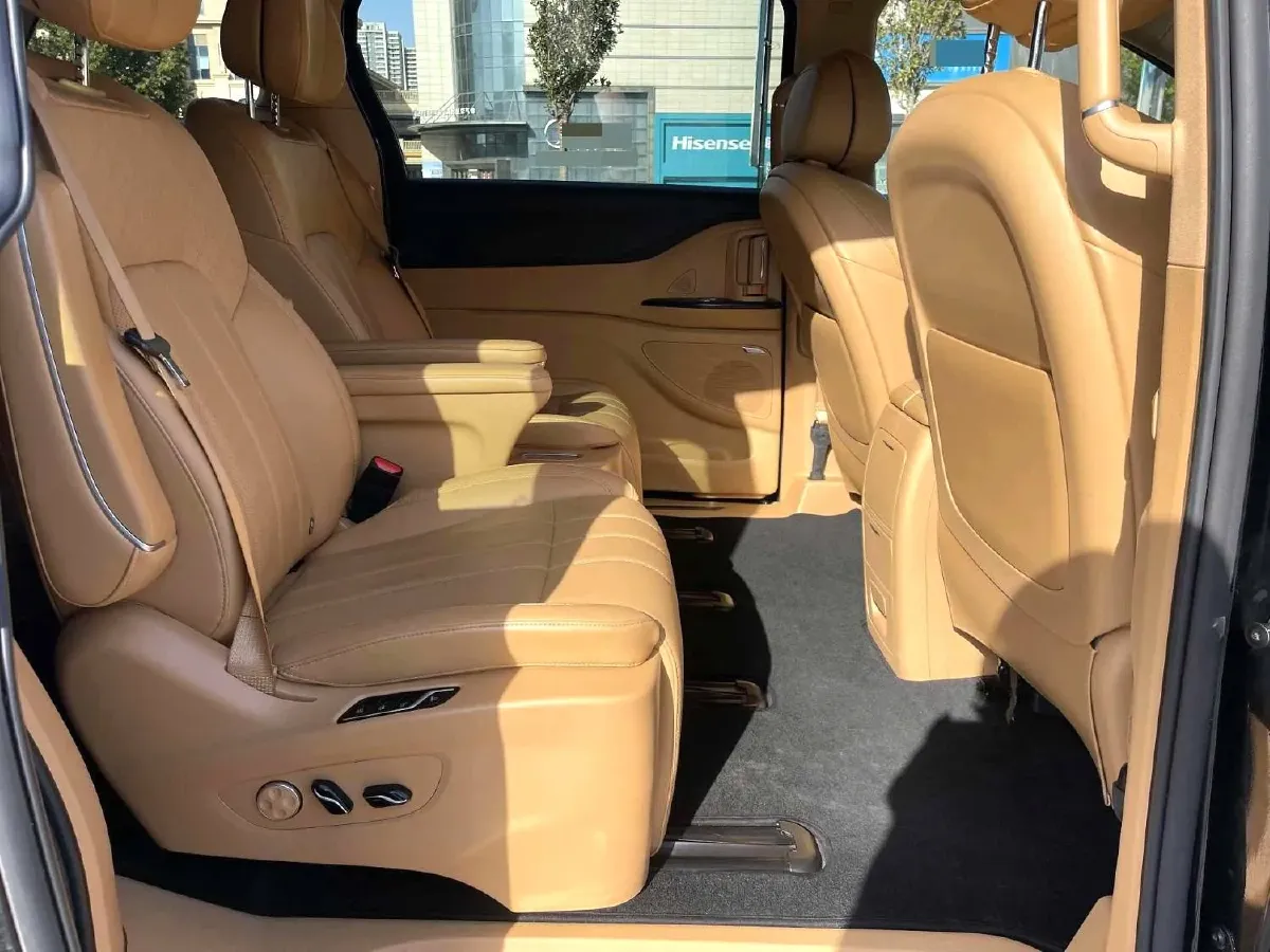 2024 Voyah Dream 1.5T 150HP L4 PHEV 43KWH,autocango,china used car exporter,china ev exporter,chinese used car exporter,chinese used ev exporter