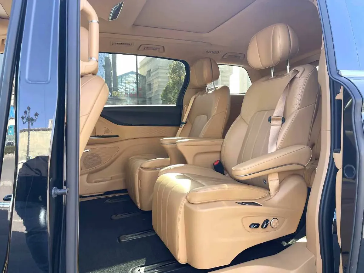 2024 Voyah Dream 1.5T 150HP L4 PHEV 43KWH,autocango,china used car exporter,china ev exporter,chinese used car exporter,chinese used ev exporter