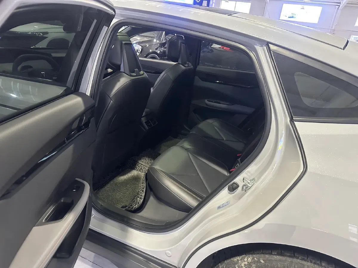 2022 ChangAn UNI-V 1.5T 188HP L4 7DCT,autocango,china used car exporter,china ev exporter,chinese used car exporter,chinese used ev exporter