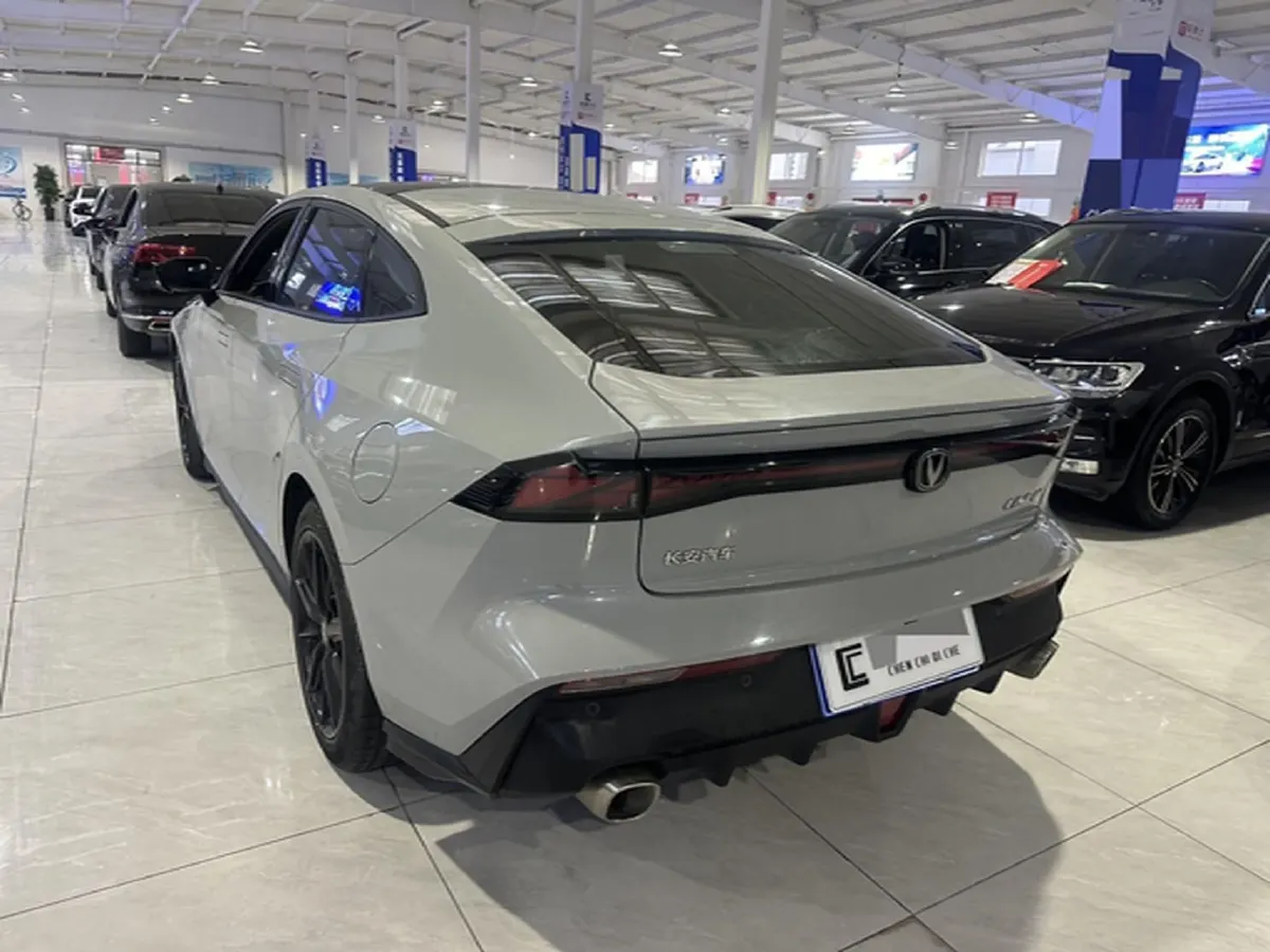 2022 ChangAn UNI-V 1.5T 188HP L4 7DCT,autocango,china used car exporter,china ev exporter,chinese used car exporter,chinese used ev exporter