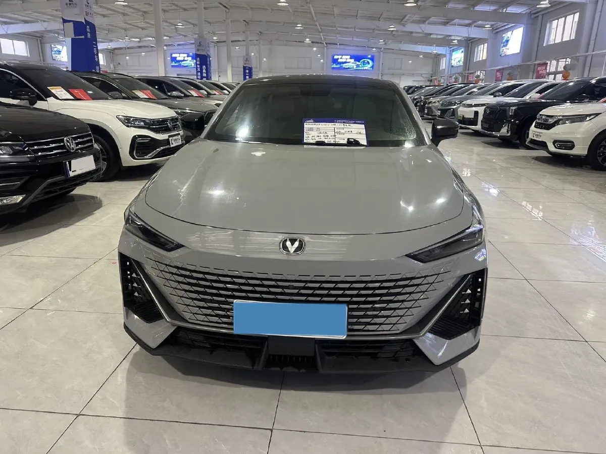 2022 ChangAn UNI-V 1.5T 188HP L4 7DCT,autocango,china used car exporter,china ev exporter,chinese used car exporter,chinese used ev exporter