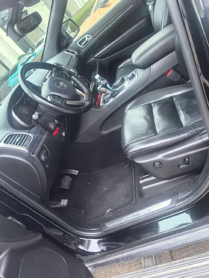 2020 Jeep Grand Cherokee 3.0L 234HP V6 8AT,autocango,china used car exporter,china ev exporter,chinese used car exporter,chinese used ev exporter