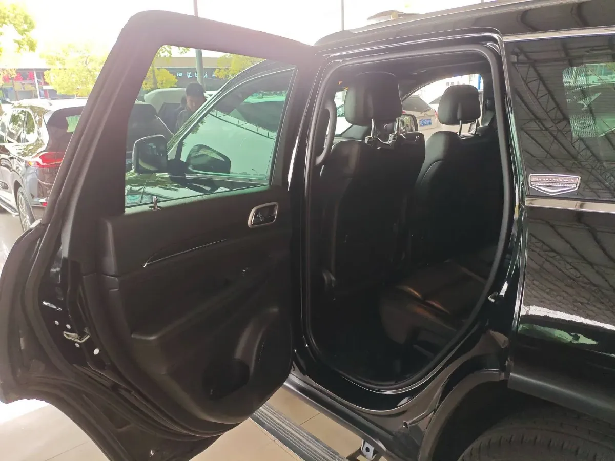 2020 Jeep Grand Cherokee 3.0L 234HP V6 8AT,autocango,china used car exporter,china ev exporter,chinese used car exporter,chinese used ev exporter