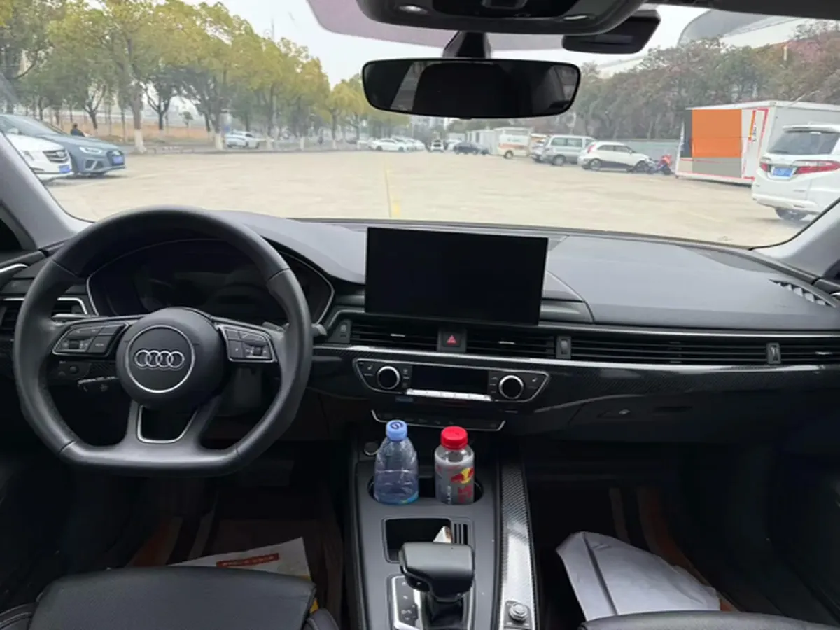 2022 Audi A4L 2.0T 190HP L4 7DCT,autocango,china used car exporter,china ev exporter,chinese used car exporter,chinese used ev exporter