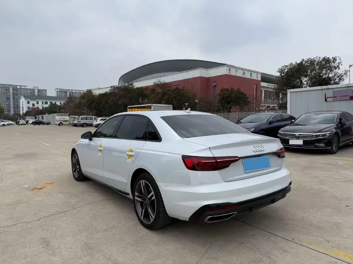 2022 Audi A4L 2.0T 190HP L4 7DCT,autocango,china used car exporter,china ev exporter,chinese used car exporter,chinese used ev exporter