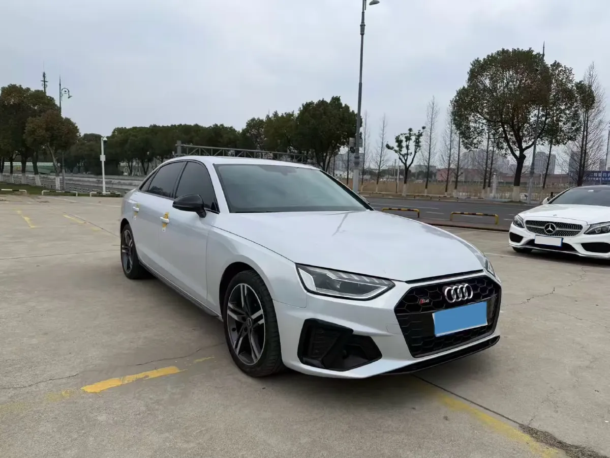 2022 Audi A4L 2.0T 190HP L4 7DCT,autocango,china used car exporter,china ev exporter,chinese used car exporter,chinese used ev exporter