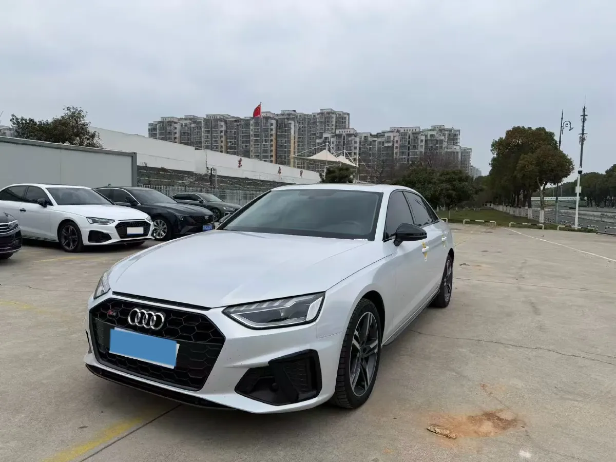 2022 Audi A4L 2.0T 190HP L4 7DCT,autocango,china used car exporter,china ev exporter,chinese used car exporter,chinese used ev exporter