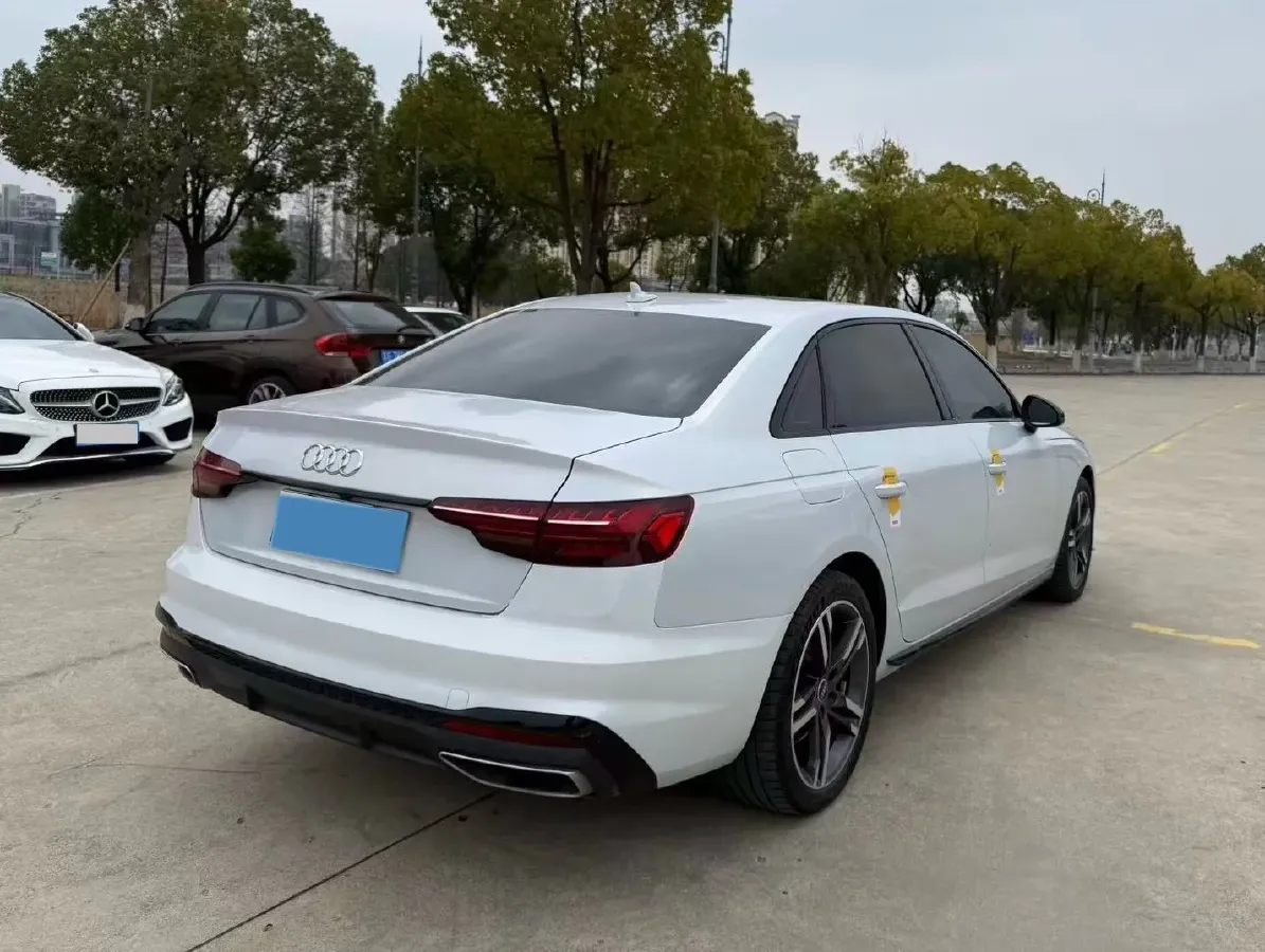 2022 Audi A4L 2.0T 190HP L4 7DCT,autocango,china used car exporter,china ev exporter,chinese used car exporter,chinese used ev exporter