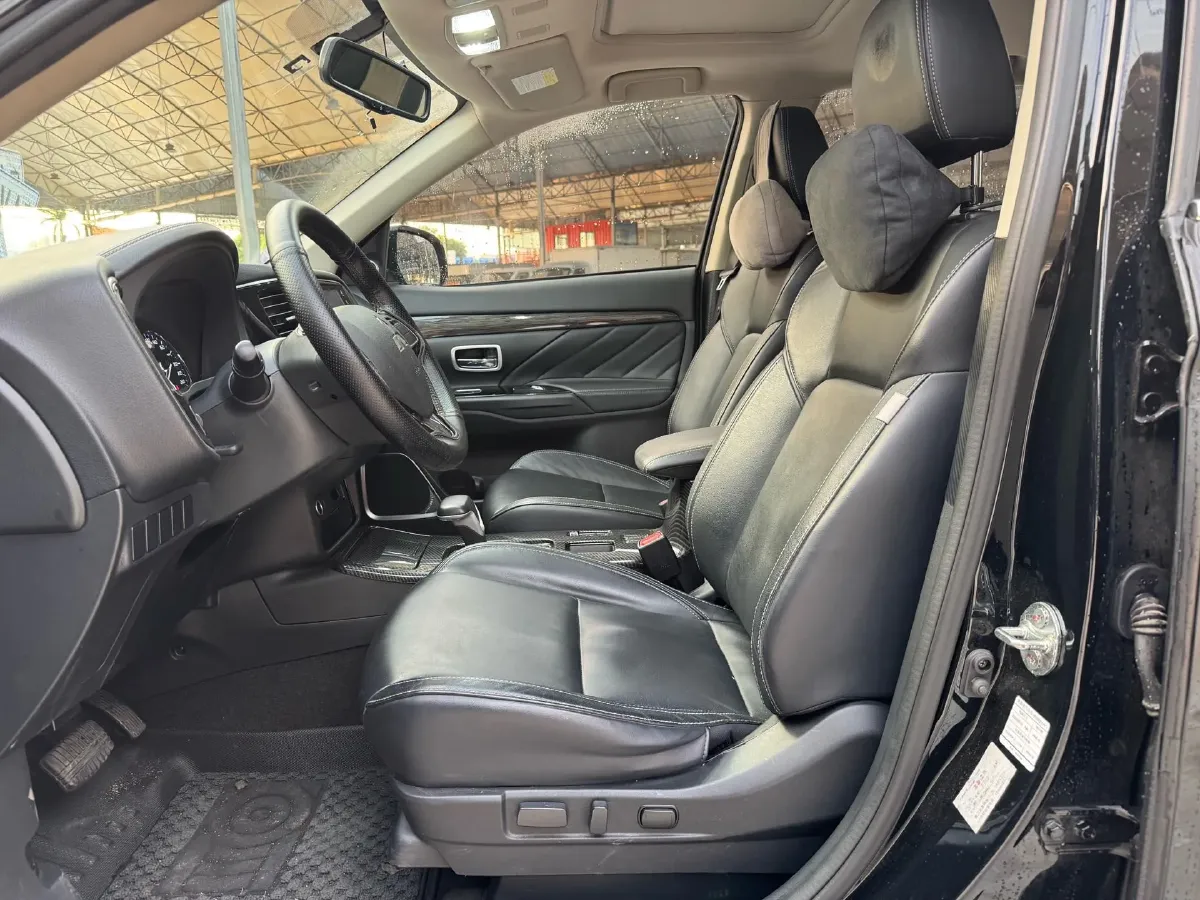 2020 Mitsubishi Outlander 2.0L 166HP L4 CVT,autocango,china used car exporter,china ev exporter,chinese used car exporter,chinese used ev exporter