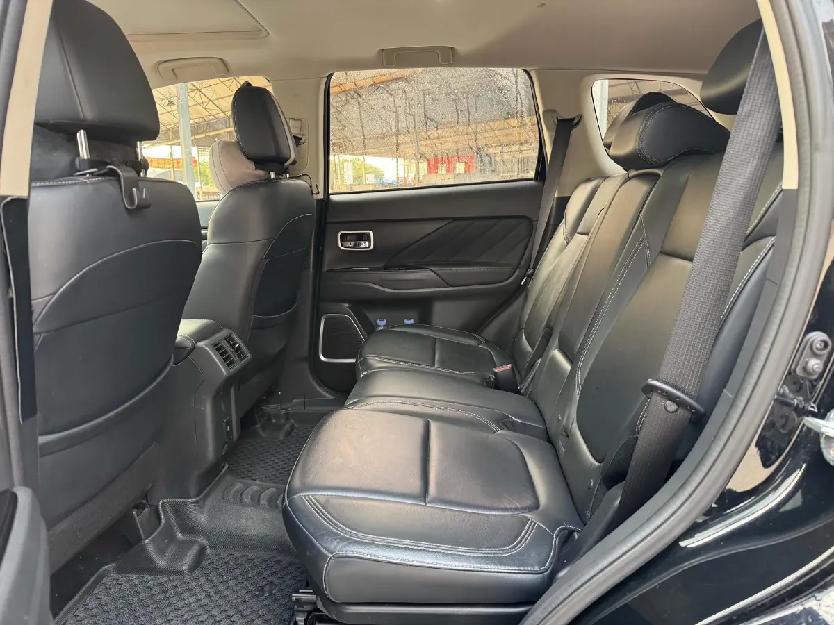 2020 Mitsubishi Outlander 2.0L 166HP L4 CVT,autocango,china used car exporter,china ev exporter,chinese used car exporter,chinese used ev exporter