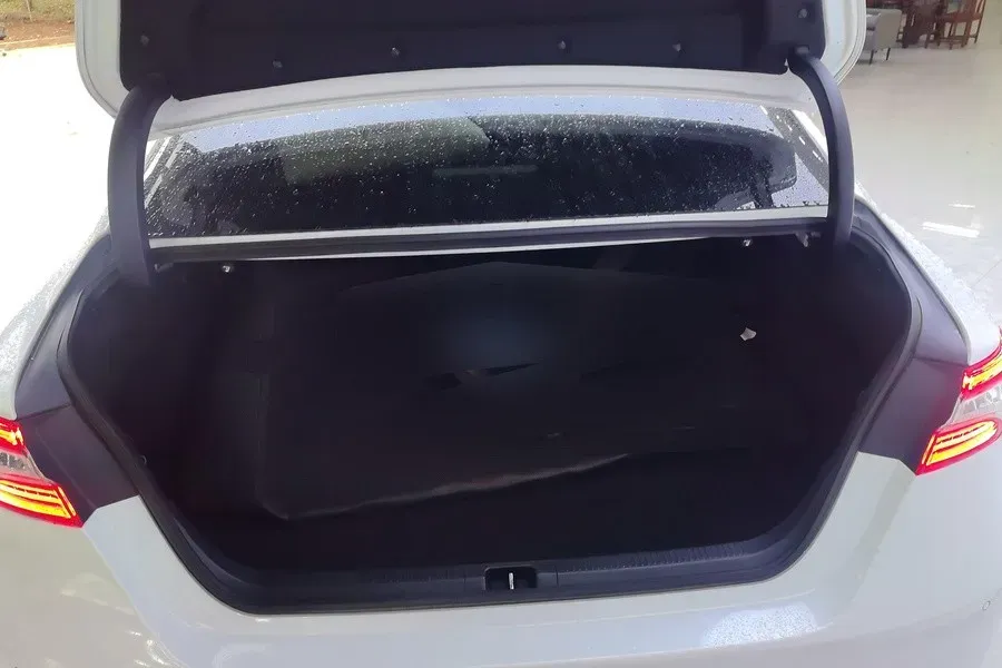 2023 Toyota Camry 2.5L 178HP L4 E-CVT Hybrid,autocango,china used car exporter,china ev exporter,chinese used car exporter,chinese used ev exporter