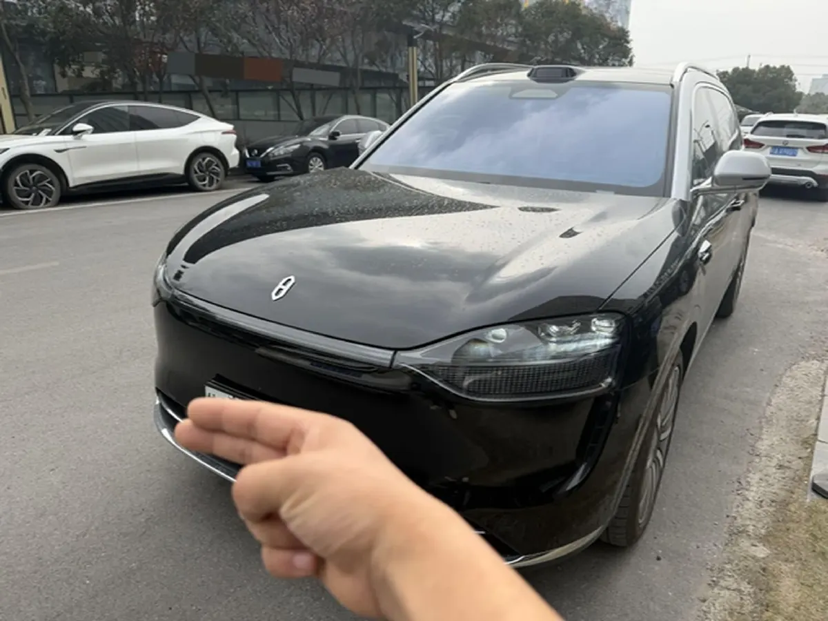 2025 AITO AITO M9 REEV 160HP REEV 52KWH,autocango,china used car exporter,china ev exporter,chinese used car exporter,chinese used ev exporter