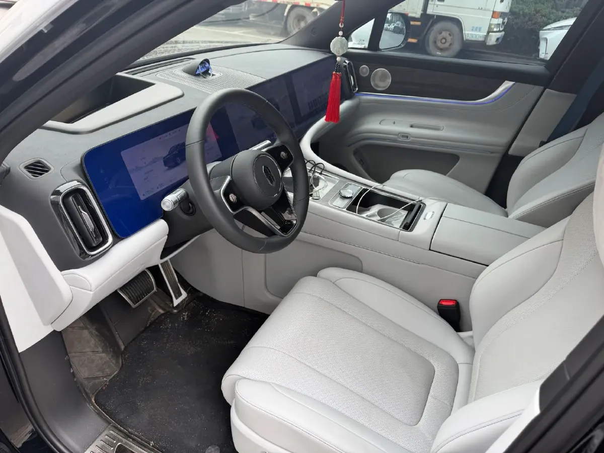 2025 AITO AITO M9 REEV 160HP REEV 52KWH,autocango,china used car exporter,china ev exporter,chinese used car exporter,chinese used ev exporter