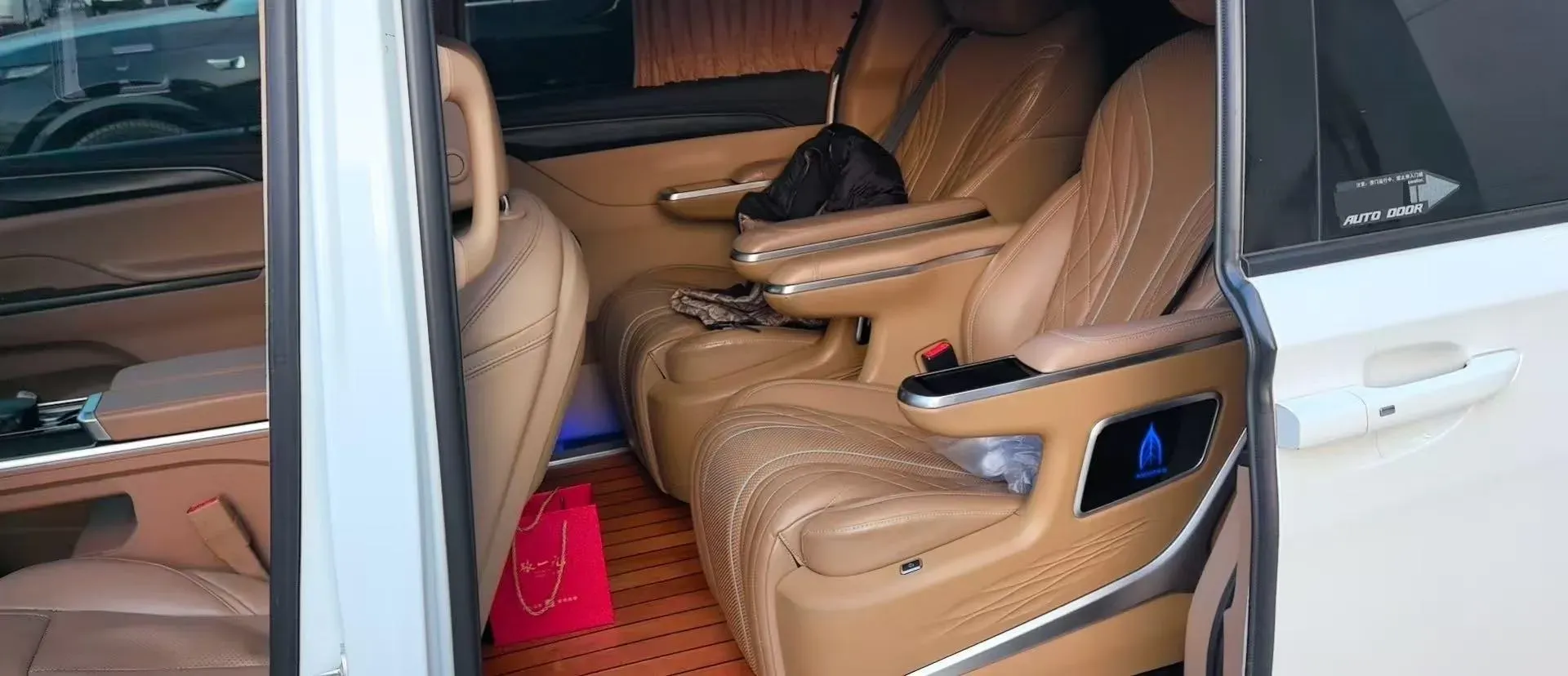 2021 Buick GL8 2.0T 237HP L4 9AT,autocango,china used car exporter,china ev exporter,chinese used car exporter,chinese used ev exporter