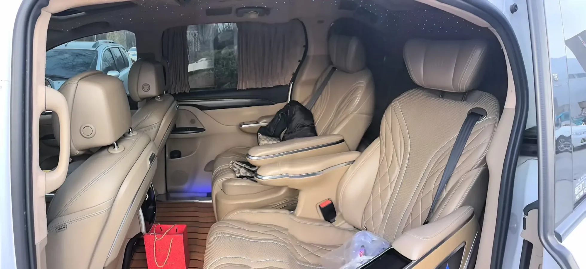 2021 Buick GL8 2.0T 237HP L4 9AT,autocango,china used car exporter,china ev exporter,chinese used car exporter,chinese used ev exporter