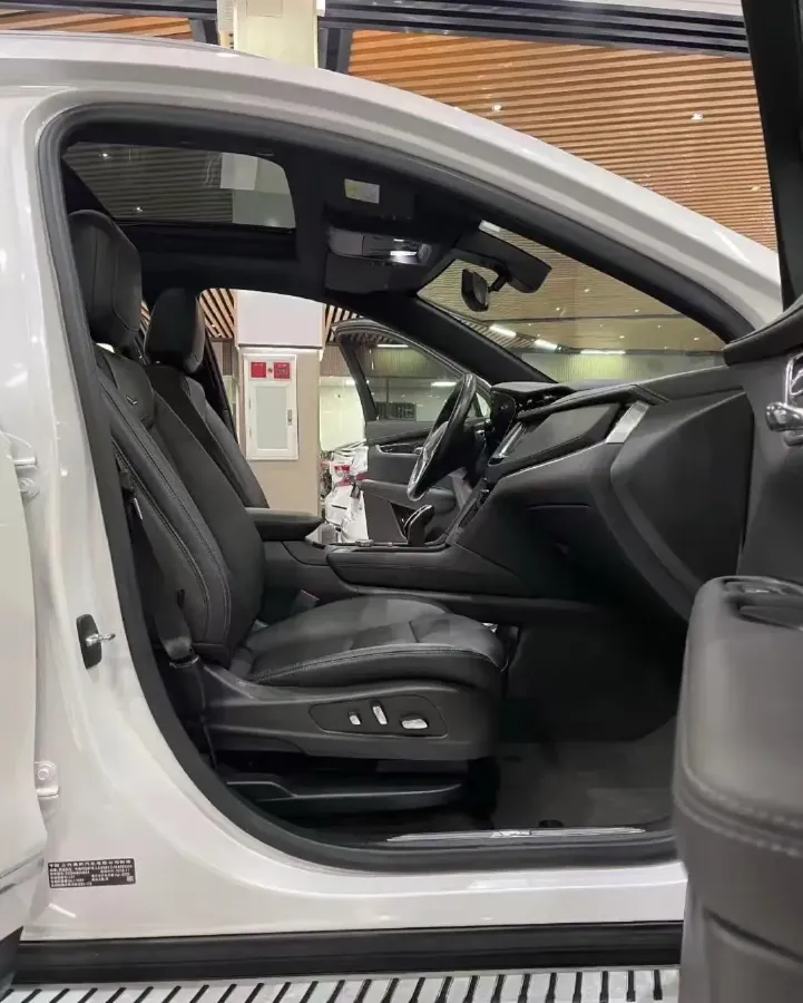 2021 Cadillac XT5 2.0T 237HP L4 9AT,autocango,china used car exporter,china ev exporter,chinese used car exporter,chinese used ev exporter