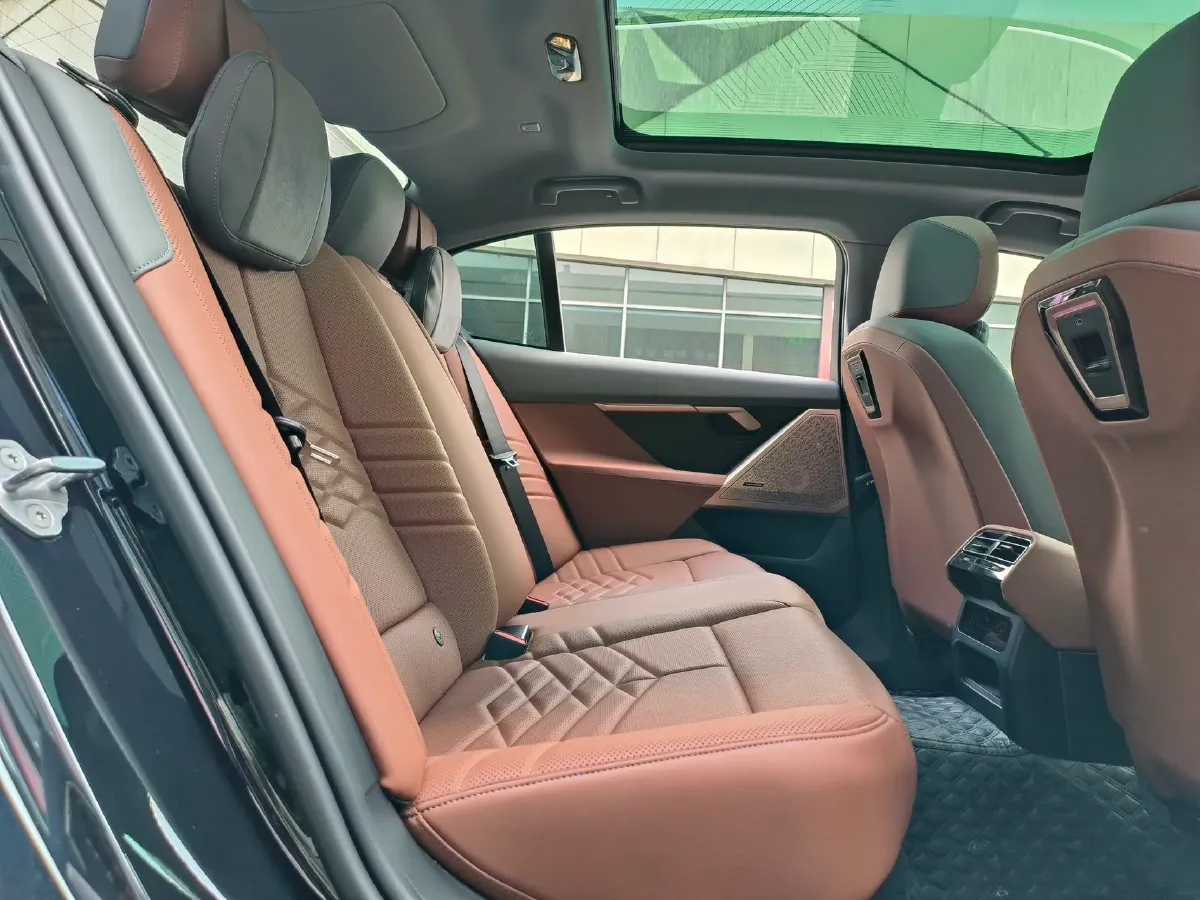 2024 BMW 5 Series 2.0T 258HP L4 8AT,autocango,china used car exporter,china ev exporter,chinese used car exporter,chinese used ev exporter