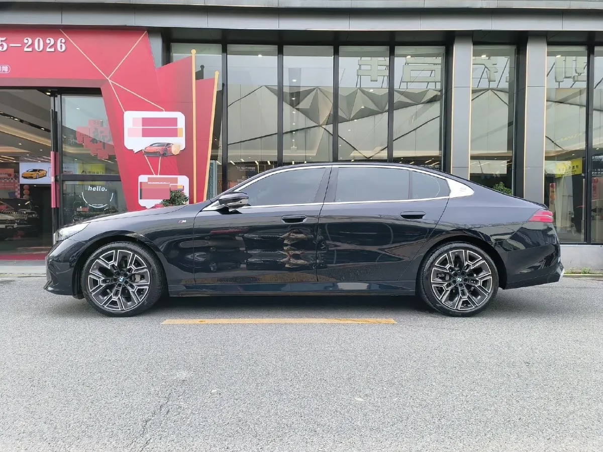 2024 BMW 5 Series 2.0T 258HP L4 8AT,autocango,china used car exporter,china ev exporter,chinese used car exporter,chinese used ev exporter