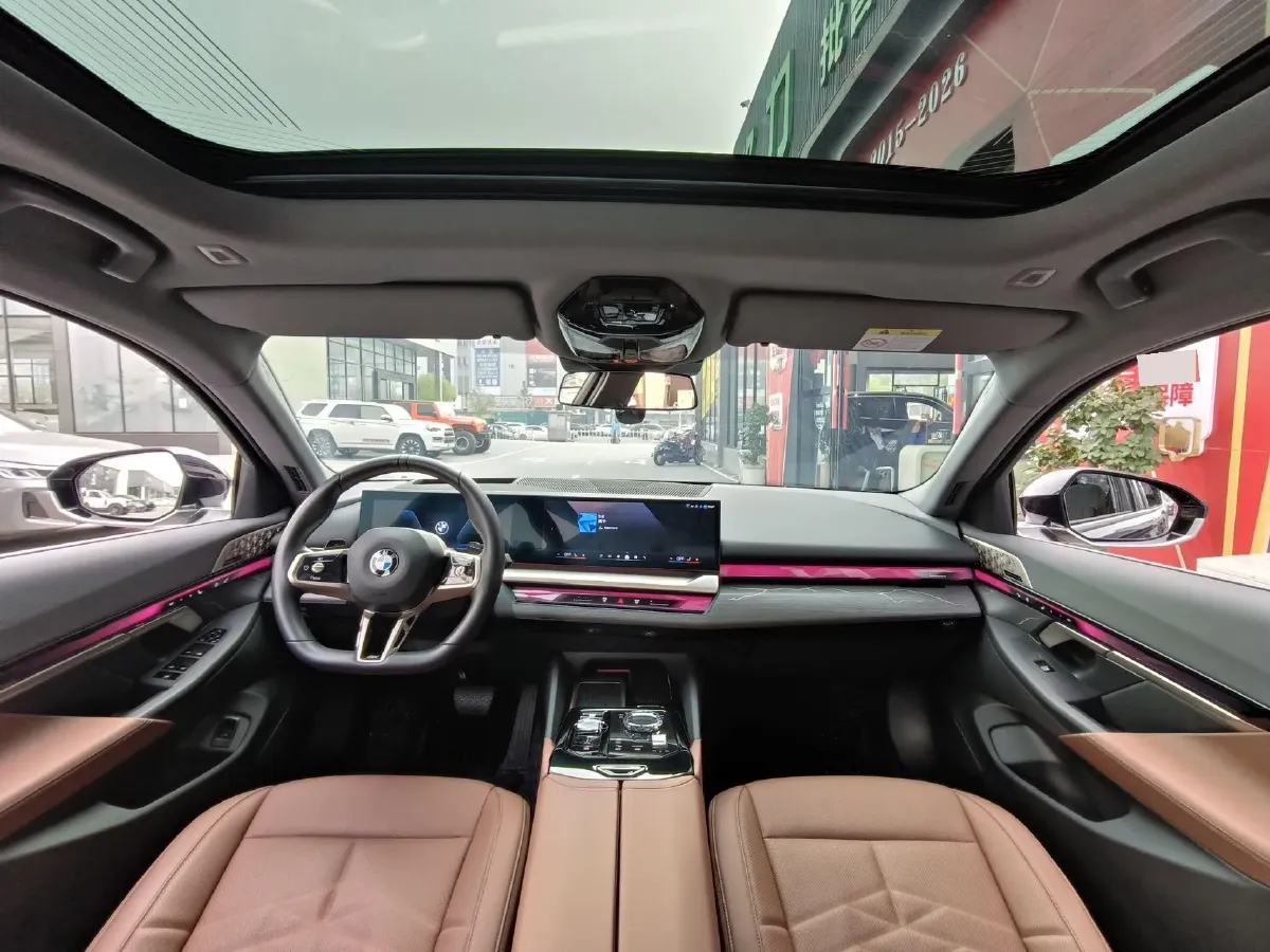 2024 BMW 5 Series 2.0T 258HP L4 8AT,autocango,china used car exporter,china ev exporter,chinese used car exporter,chinese used ev exporter