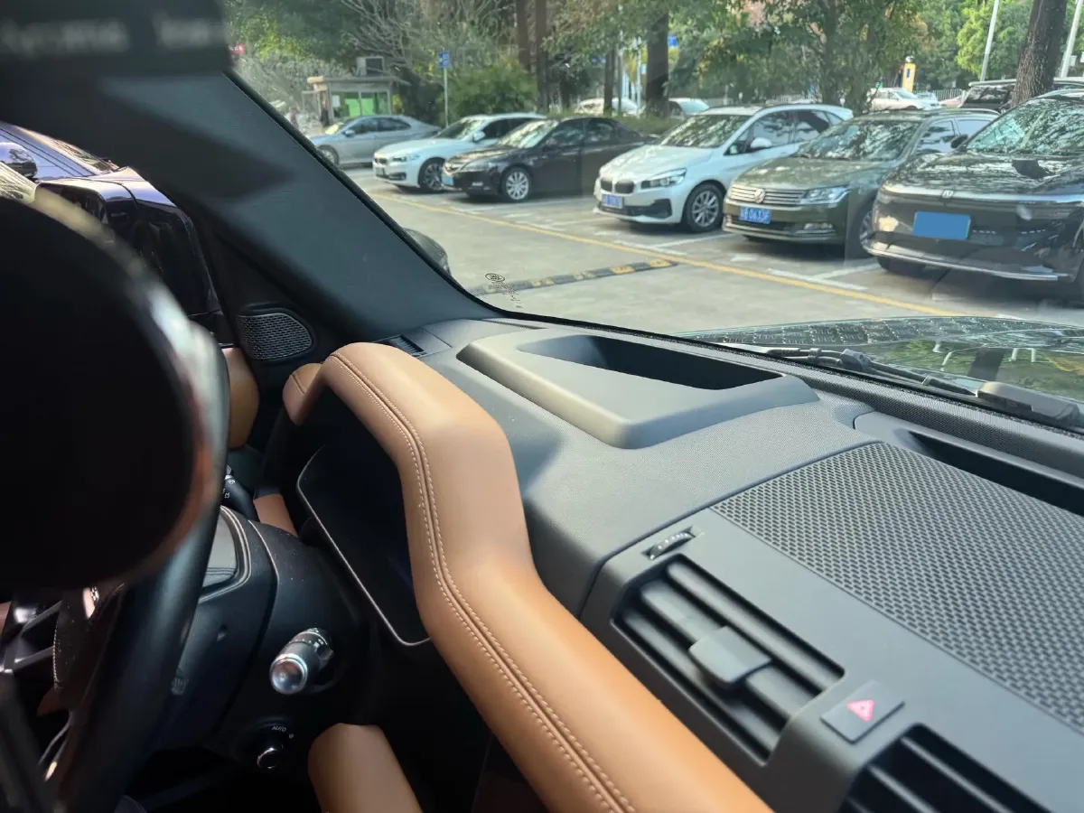 2021 Land Rover Defender 3.0T 400HP L6 8AT,autocango,china used car exporter,china ev exporter,chinese used car exporter,chinese used ev exporter