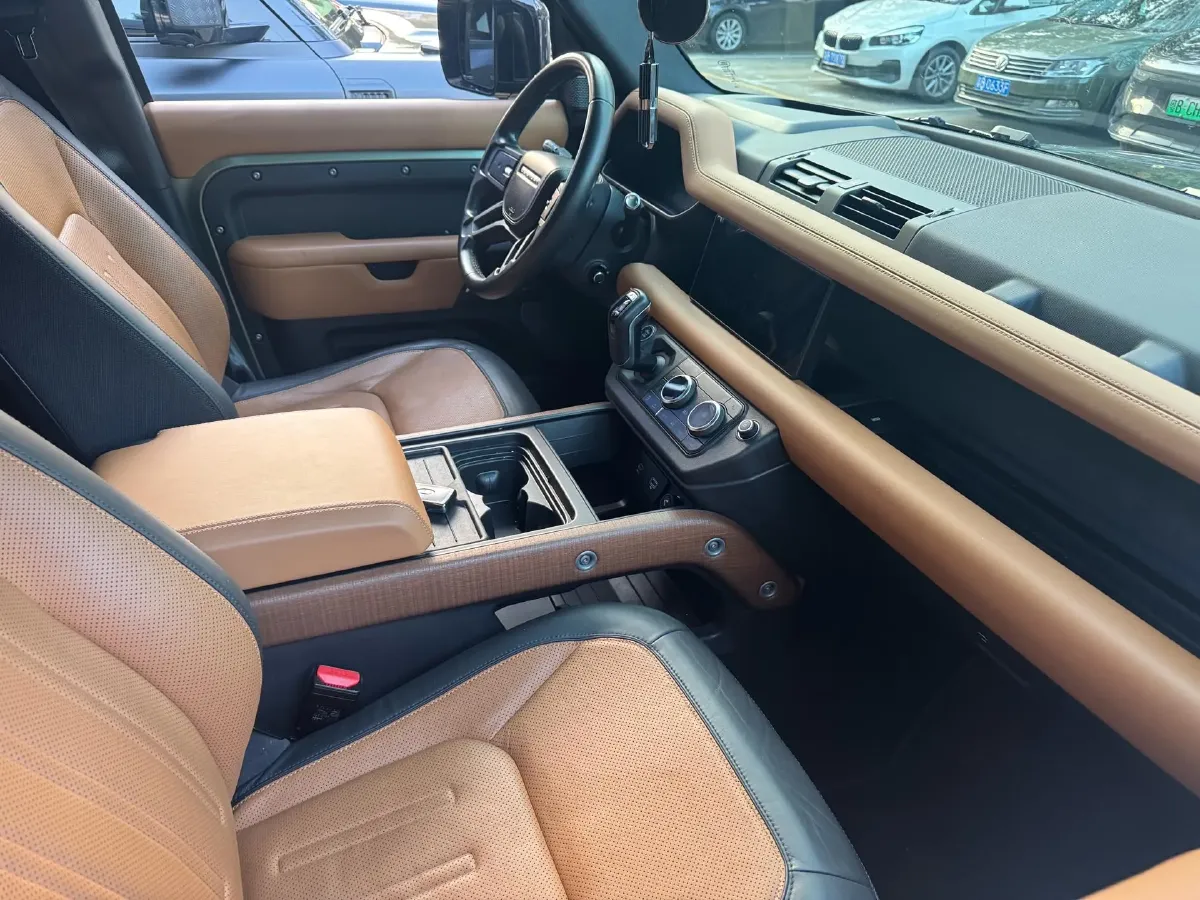 2021 Land Rover Defender 3.0T 400HP L6 8AT,autocango,china used car exporter,china ev exporter,chinese used car exporter,chinese used ev exporter