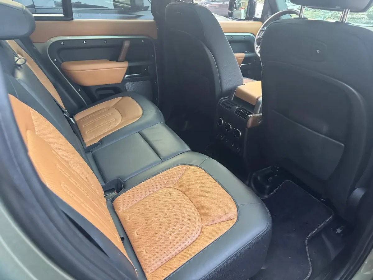 2021 Land Rover Defender 3.0T 400HP L6 8AT,autocango,china used car exporter,china ev exporter,chinese used car exporter,chinese used ev exporter