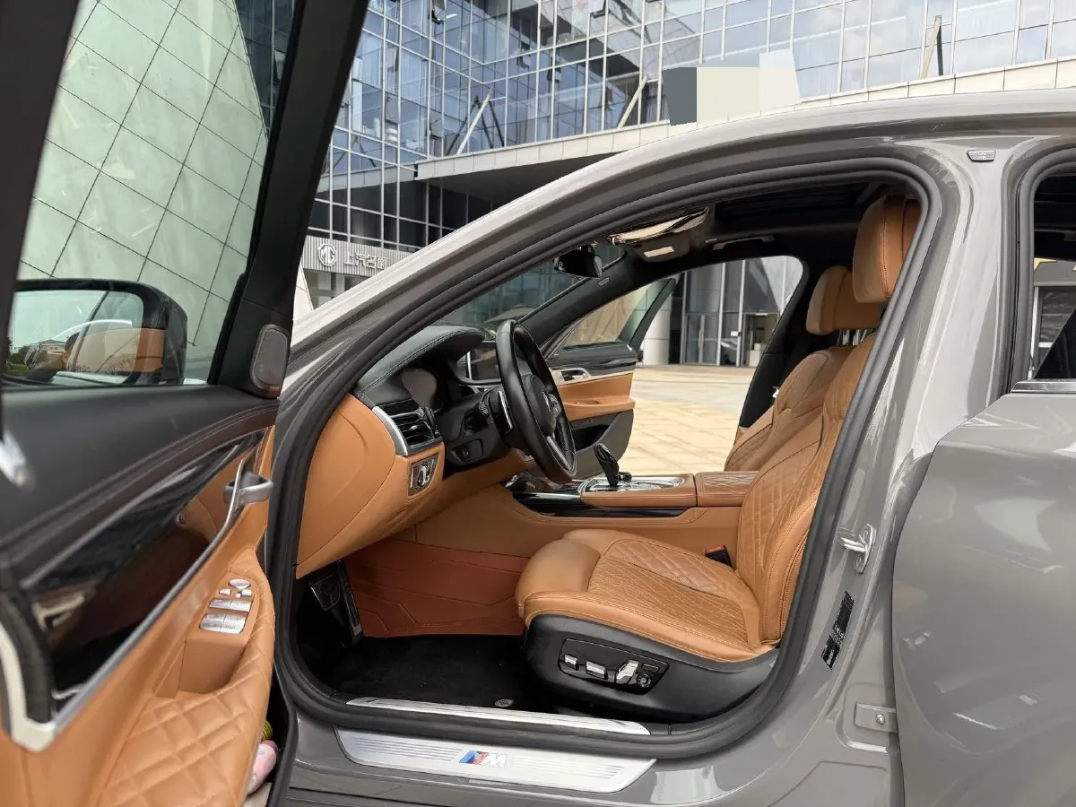 2021 BMW 7 Series 3.0T 340HP L6 8AT,autocango,china used car exporter,china ev exporter,chinese used car exporter,chinese used ev exporter