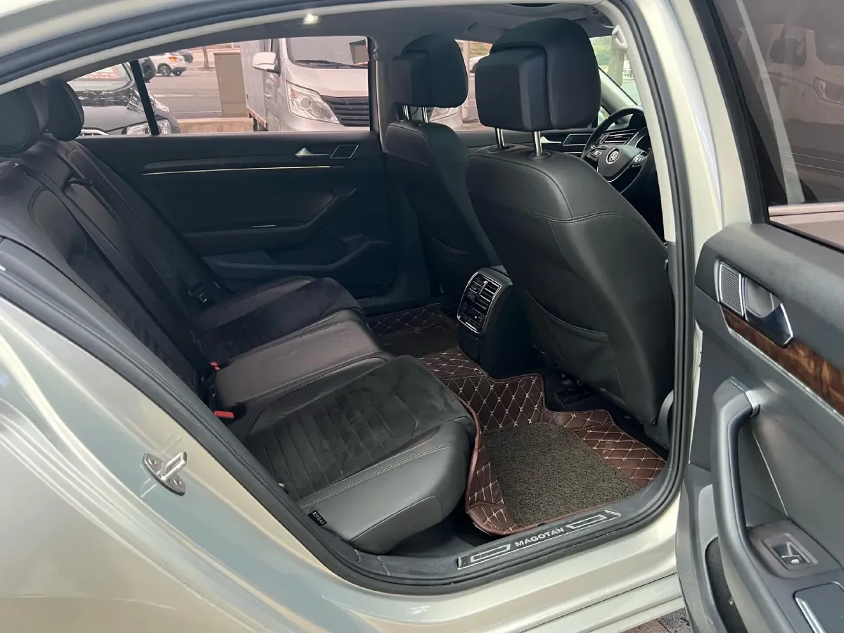 2018 Volkswagen Magotan 1.8T 180HP L4 7DCT,autocango,china used car exporter,china ev exporter,chinese used car exporter,chinese used ev exporter
